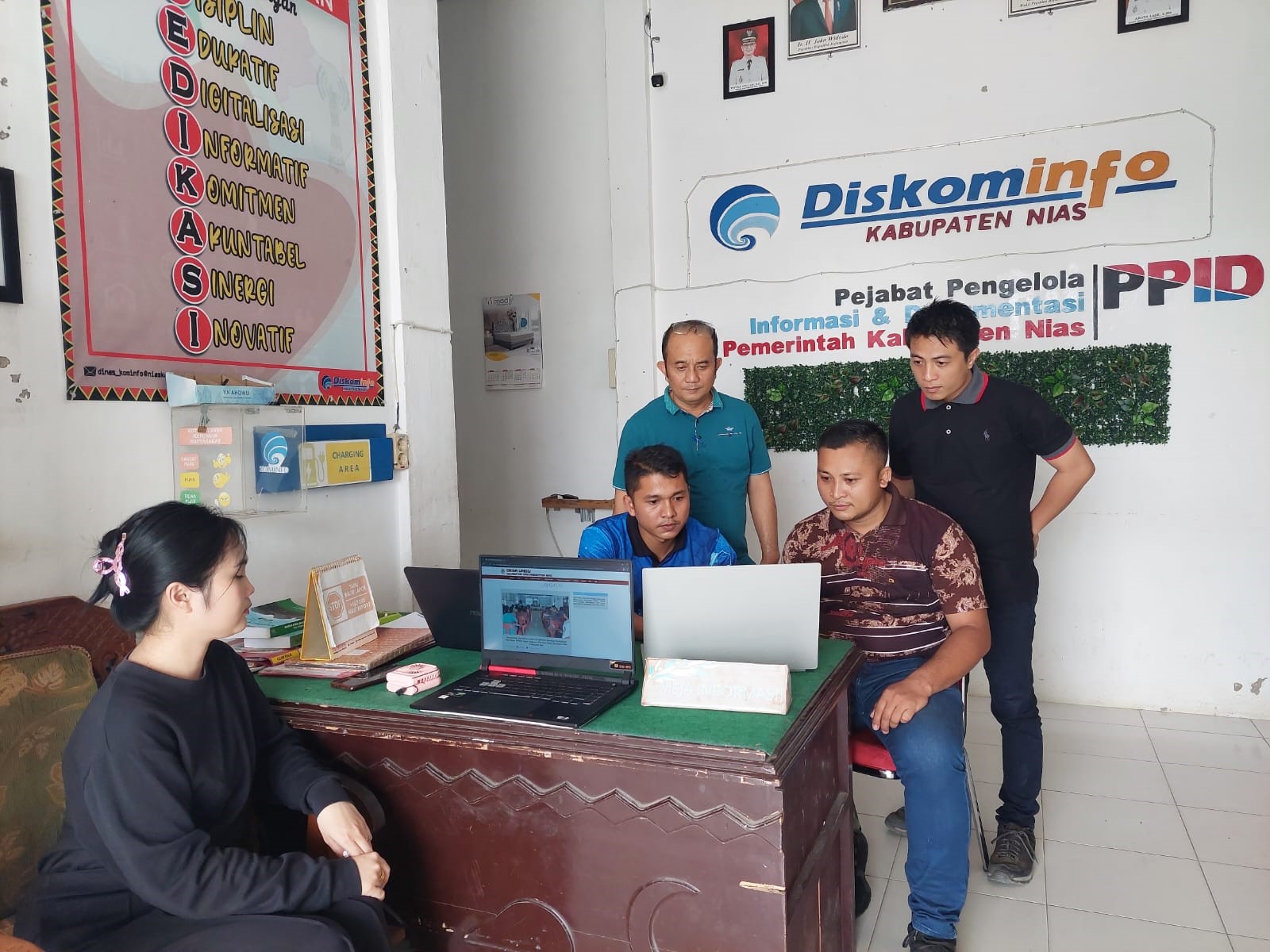 PEMERINTAH DESA UMBU KONSULTASI TENTANG PERILISAN BERITA DI DINAS KOMUNIKASI DAN INFORMATIKA KABUPATEN NIAS