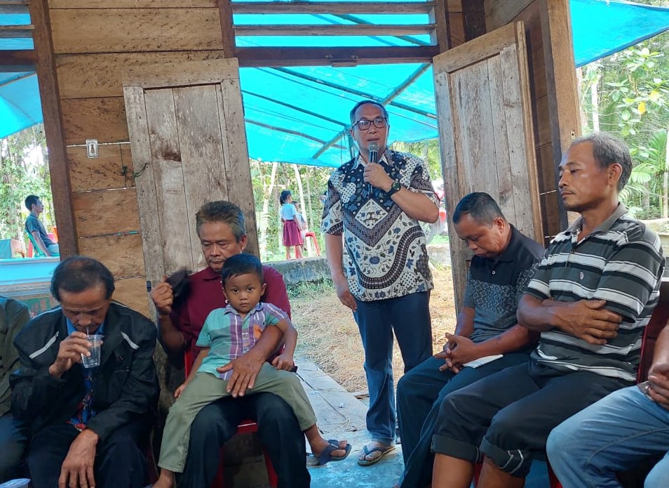 KEPALA DESA DAN PERANGKAT DESA UMBU MELAYAT ATAS MENINGGALNYA HANAMBOWO LASE DI DESA UMBU KECAMATAN GIDO KABUPATEN NIAS